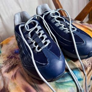 Nike Air Max 95 Wolf Grey Midnight Navy in size 8.5